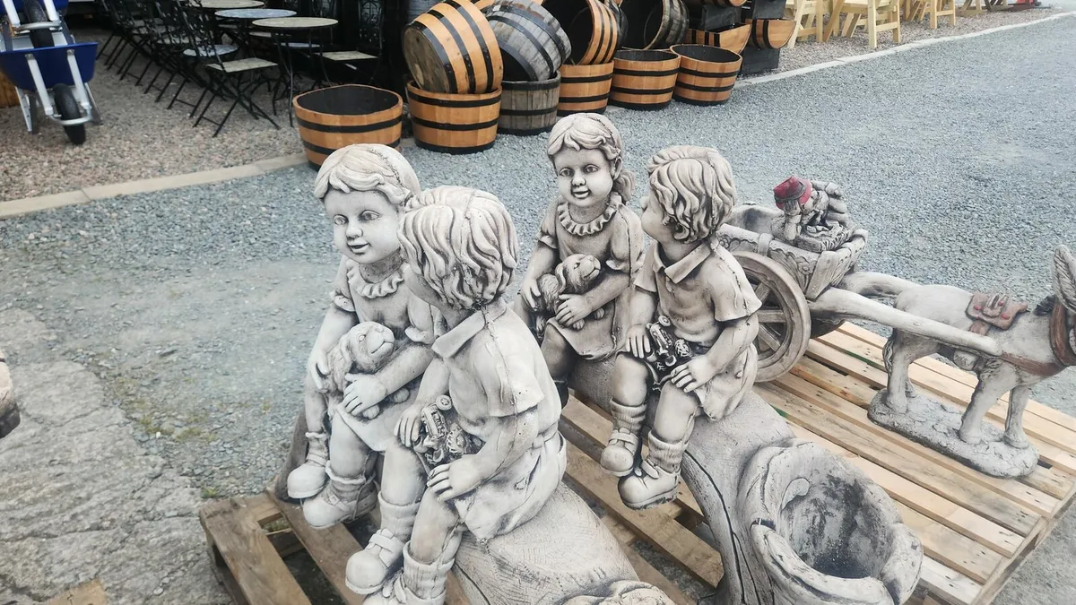 Large concrete boy & girl garden stone ornament - Image 4