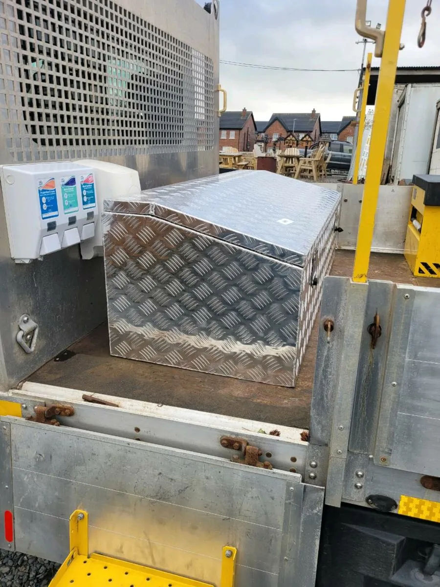 5ft wide Aluminmiun toolbox vans pickup trucks - Image 2