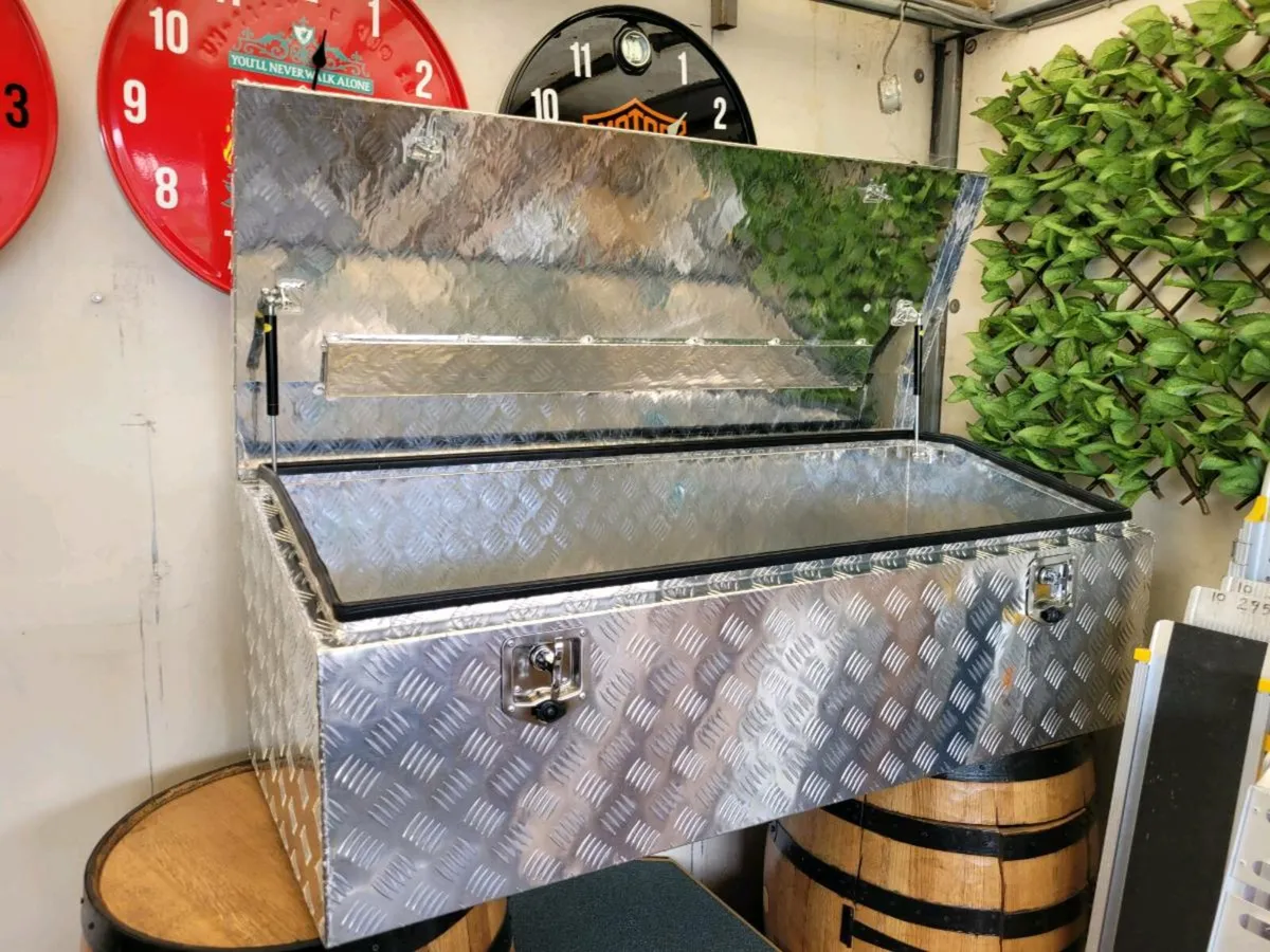 4.5ft - 56'' wide Aluminium toolbox trailer van - Image 4