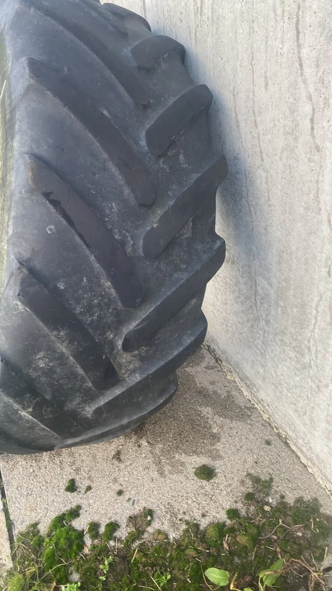 Tractor Tyres 520 85 42 75% - Image 2