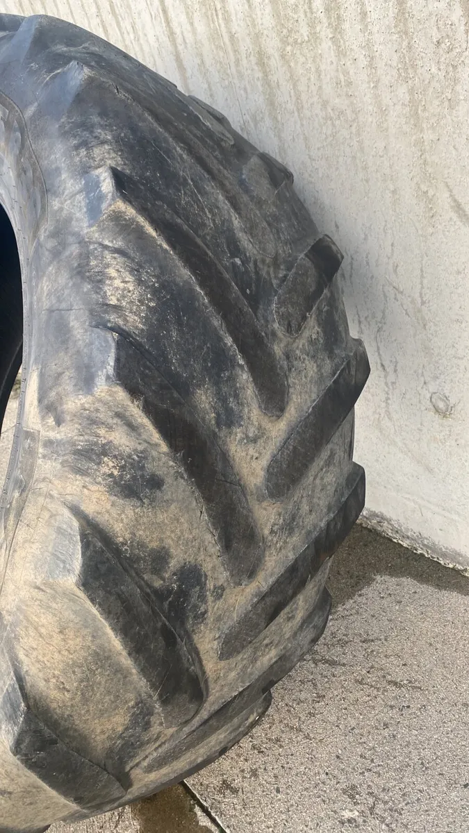 Tractor Tyres 520 85 42 75% - Image 3
