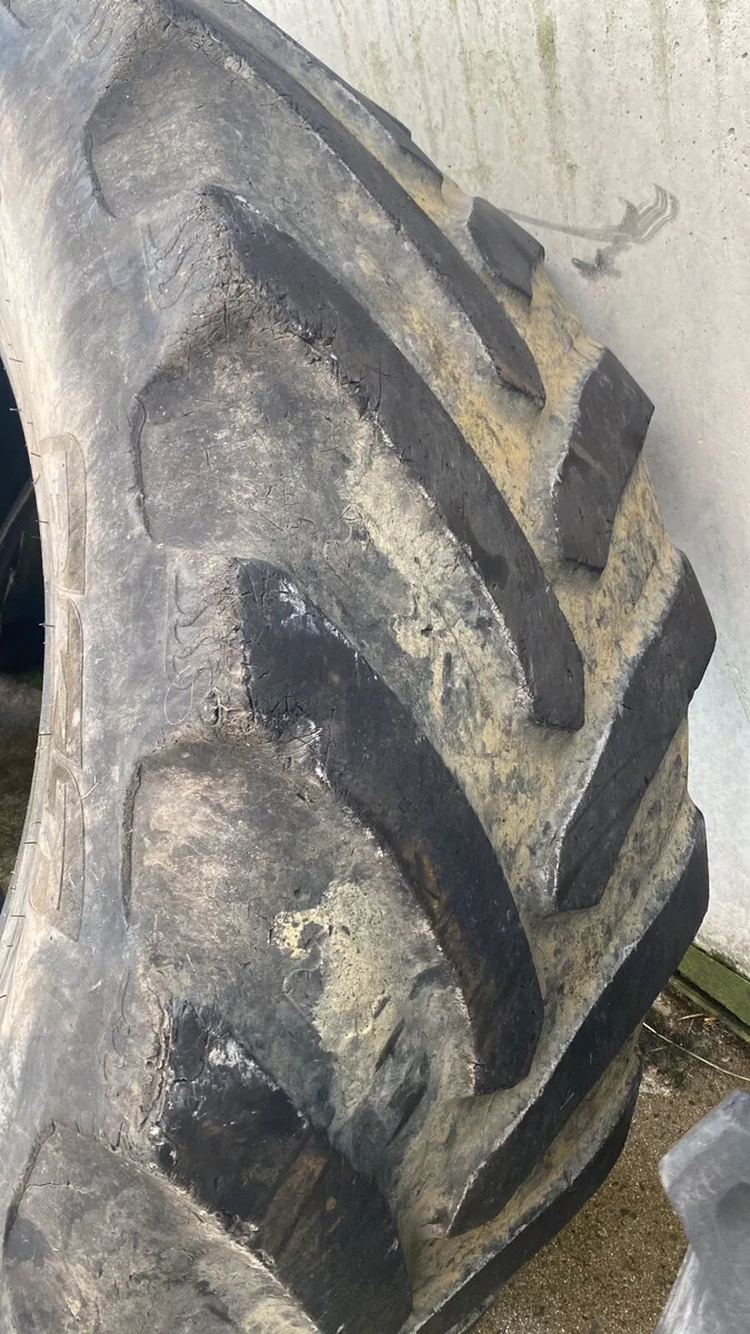 Tractor Tyres 520 85 42 75% - Image 4