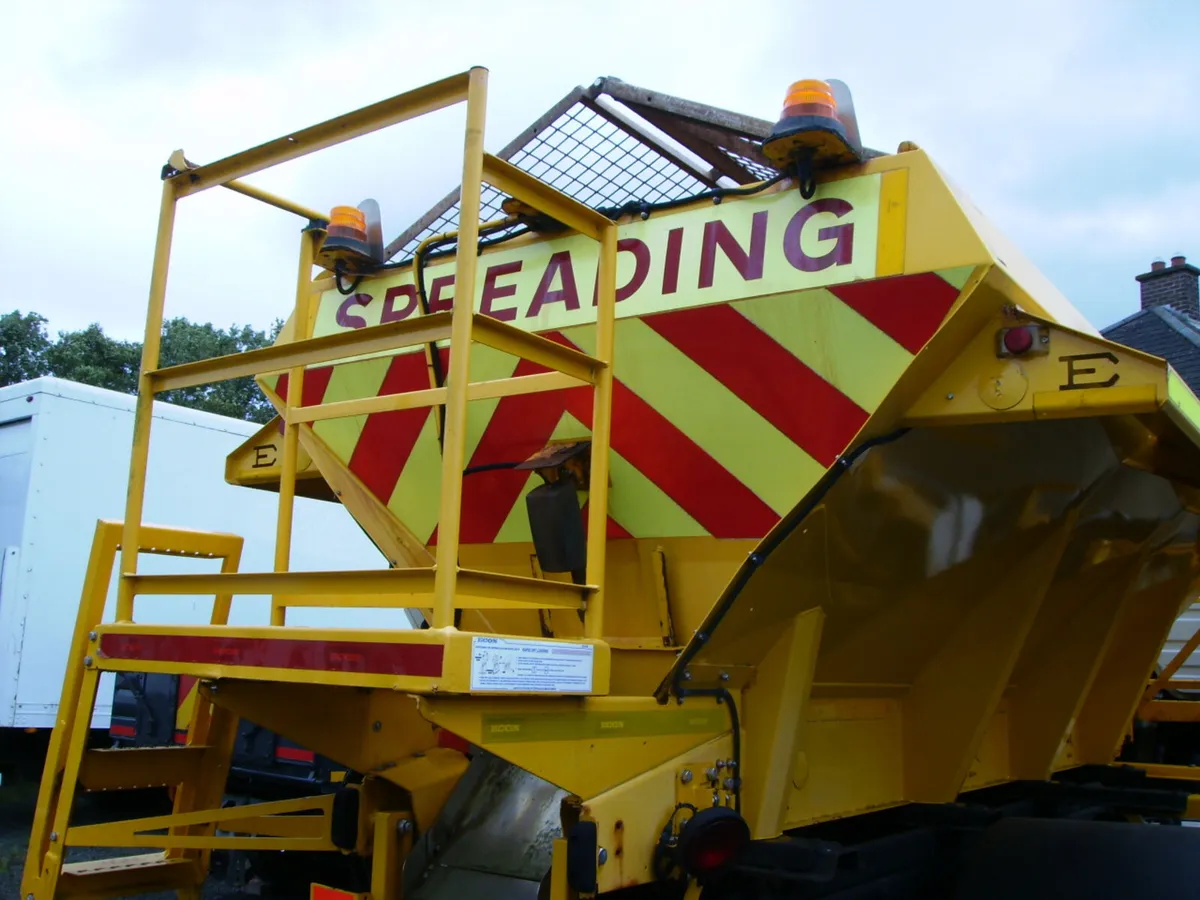 mercdes axor 1824 road griter in great order - Image 3