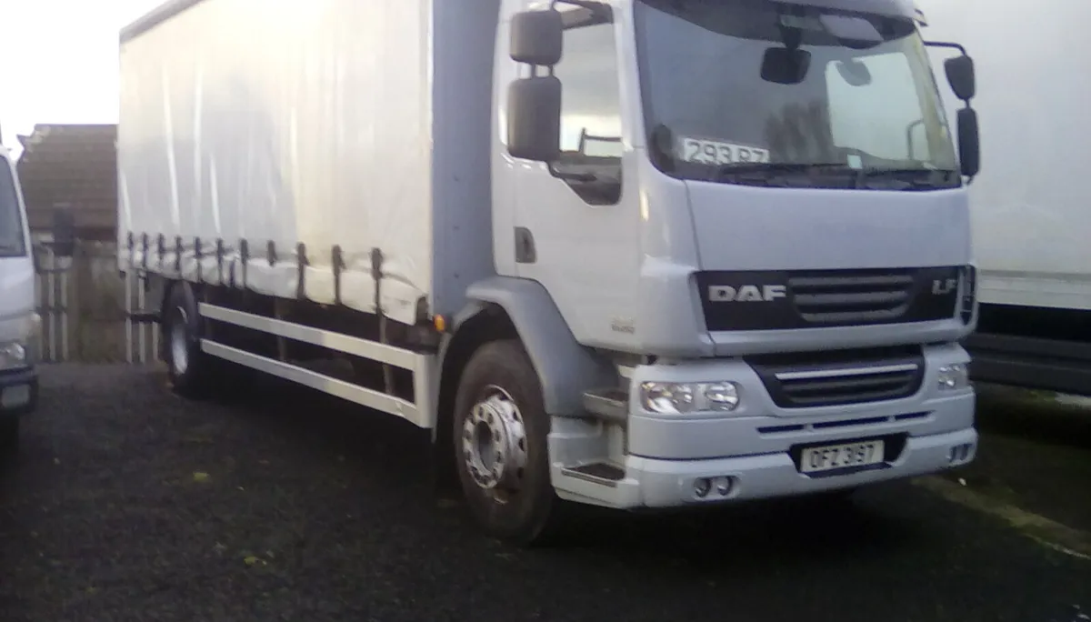 DAF LF 55  250   COURTAINSIDE LOW INPORT  DUTY - Image 1