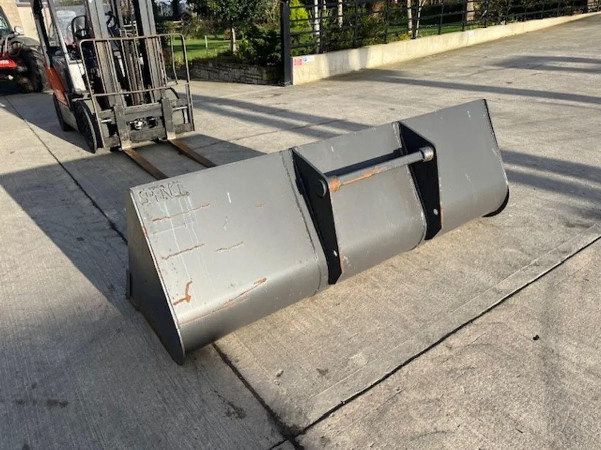 Manitou 8ft Wide Front Loader Bucket - Image 2