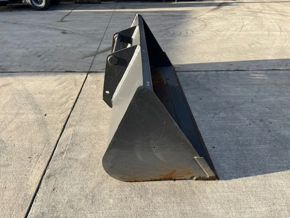 Manitou 8ft Wide Front Loader Bucket - Image 3