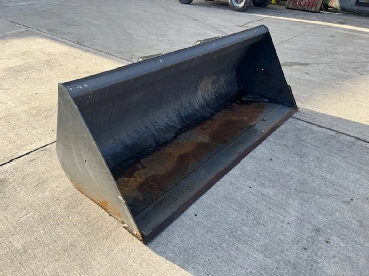 Manitou 8ft Wide Front Loader Bucket - Image 4