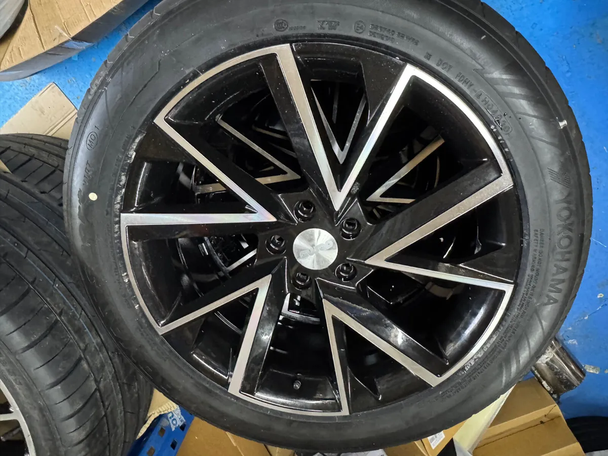 235 50 19  Skoda kodiaq alloys and tyres Yokohama - Image 1