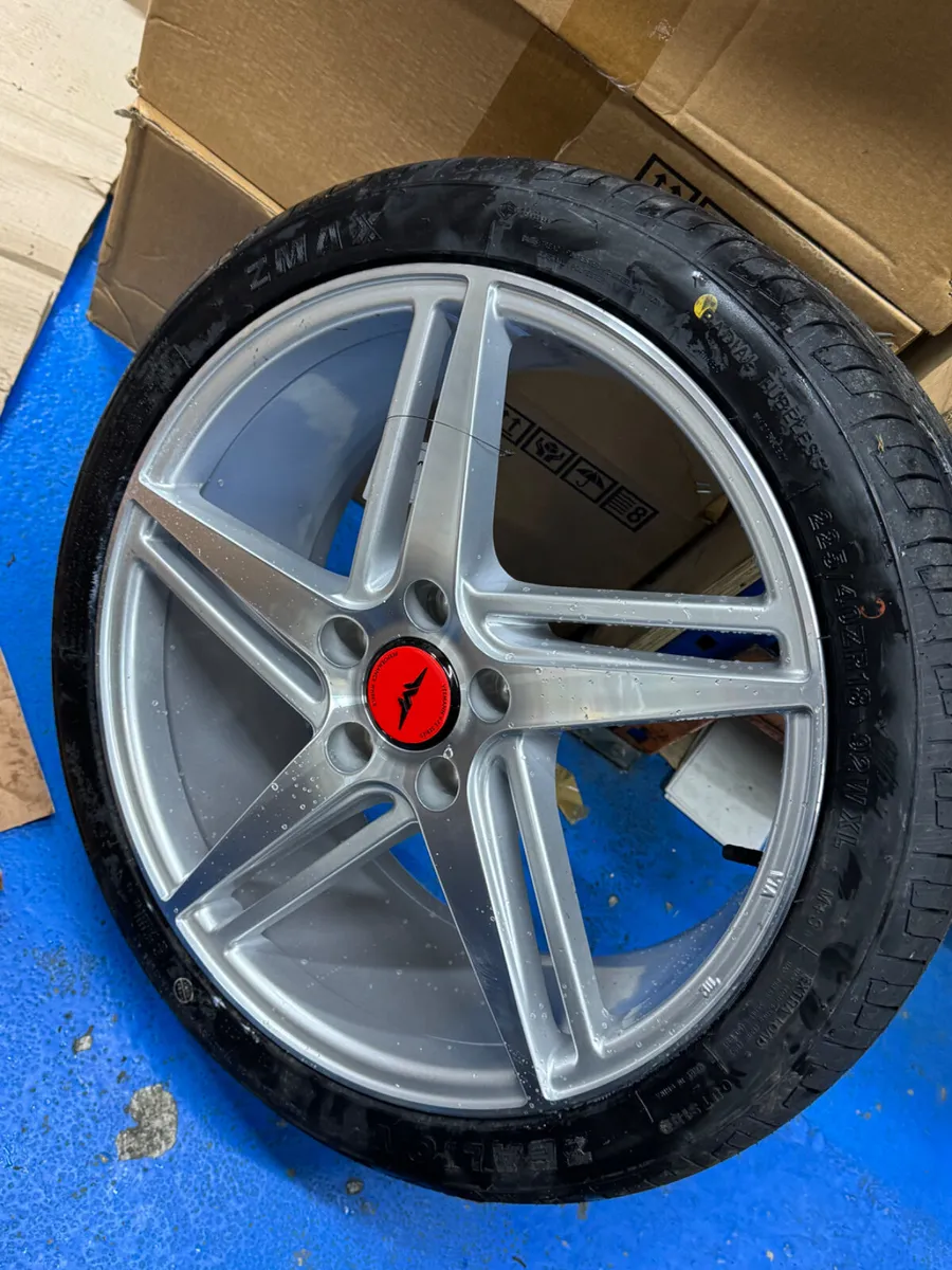 18” veemann vfs31 8.0” and tyres and red caps