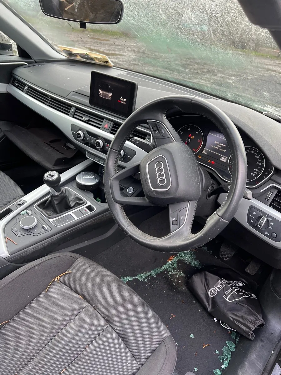 Breaking audi a4 b9 deuc ryl ly9b 2.0 tdi 2018 - Image 3