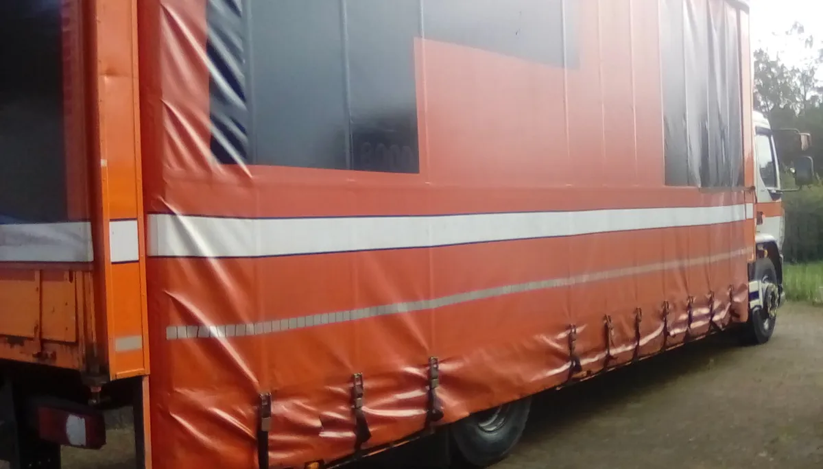 DAF LF 55 220 GLASS CARRINGBODY CURTAINSIDE ON AIR - Image 2