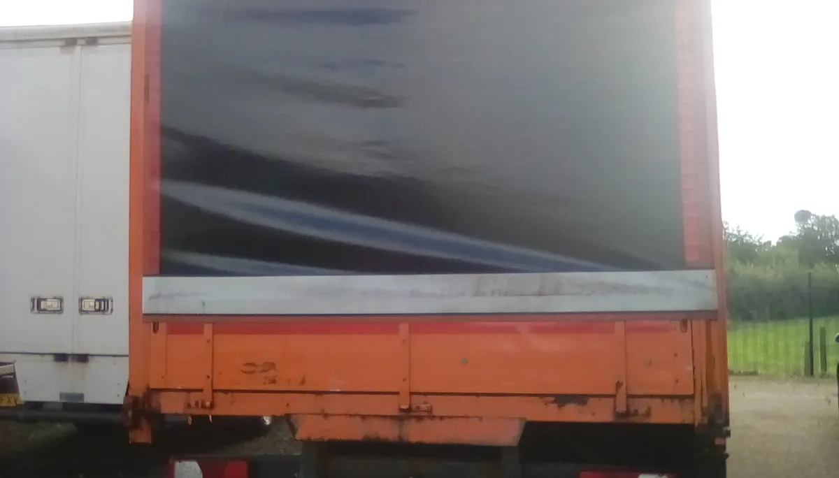 DAF LF 55 220 GLASS CARRINGBODY CURTAINSIDE ON AIR - Image 4