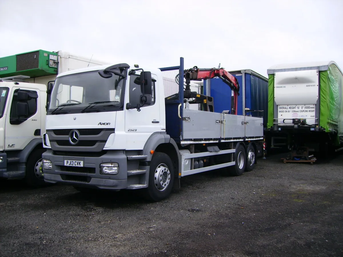 MERCEDES AXOR 2529 CRANE LORRY 6X2 IN GREAT ORDER - Image 1