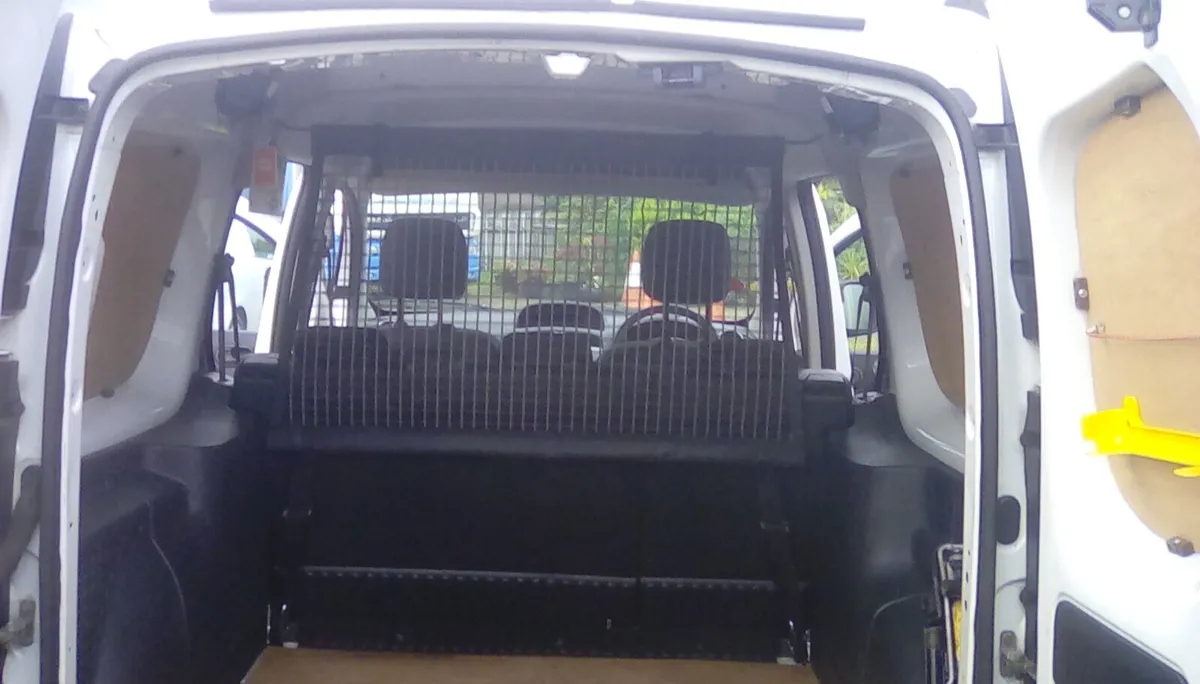 Renault Kangoo 2011 MAXILL DC185 5 SEATS ONE OWNER - Image 4