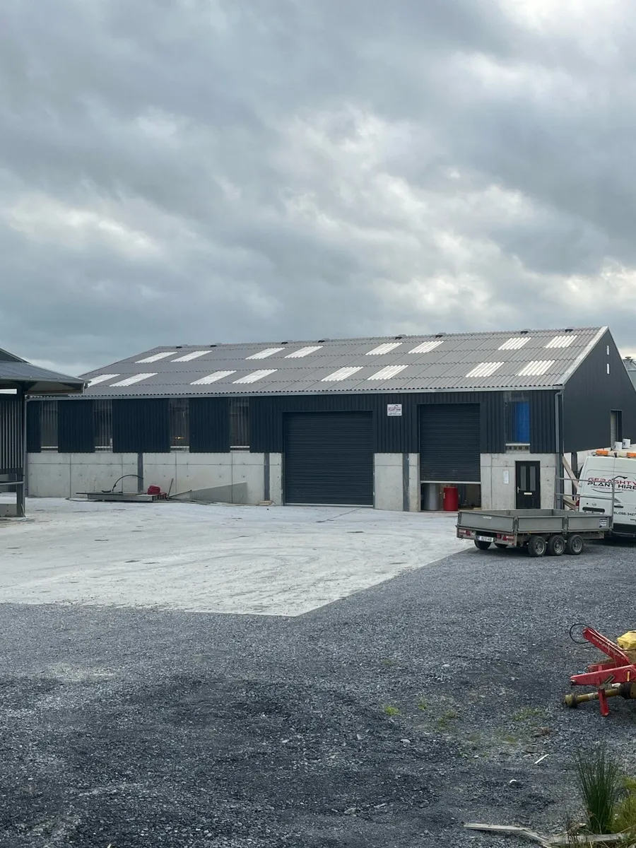 farm building - Image 1