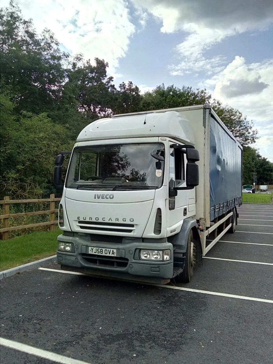 Iveco 180E25 Curtainsider lorry - Image 3