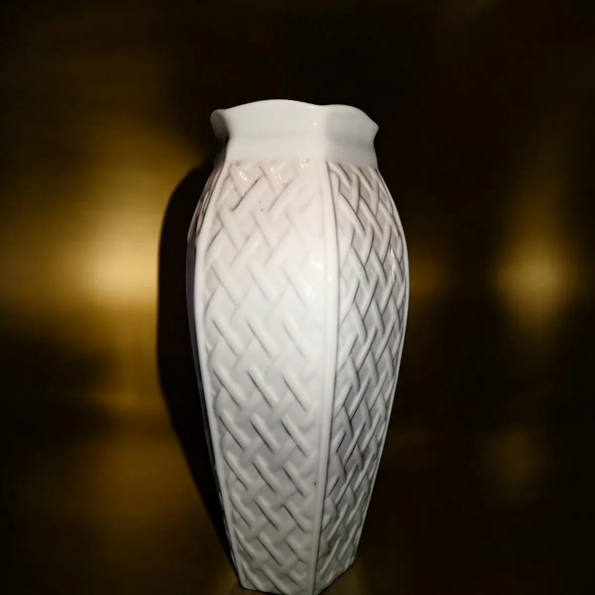 Belleek Country Trellis 10 "vase - Image 2