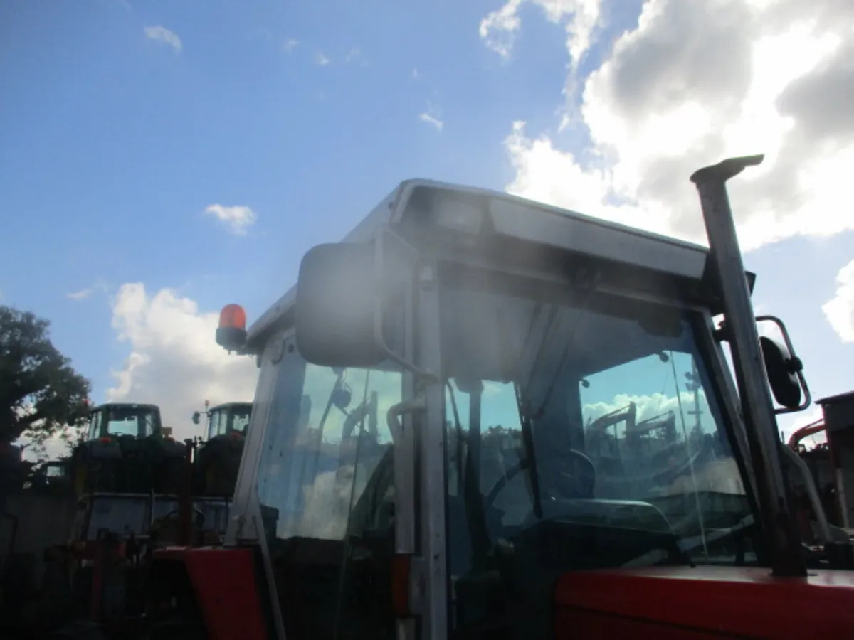 Massey Ferguson 3000 Series Rear Window& Cab Parts - Image 2