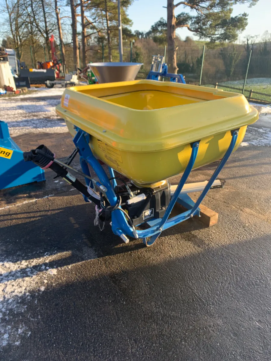 Fertiliser sower - Image 2