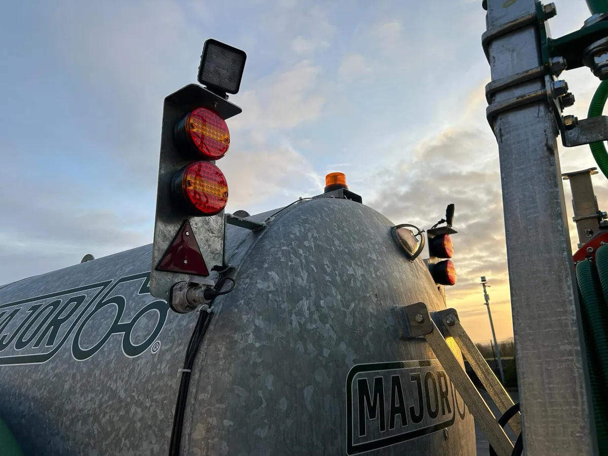 Major 2000 Gallon Tank Fitted 7.5M Trailing Shoe - Image 4
