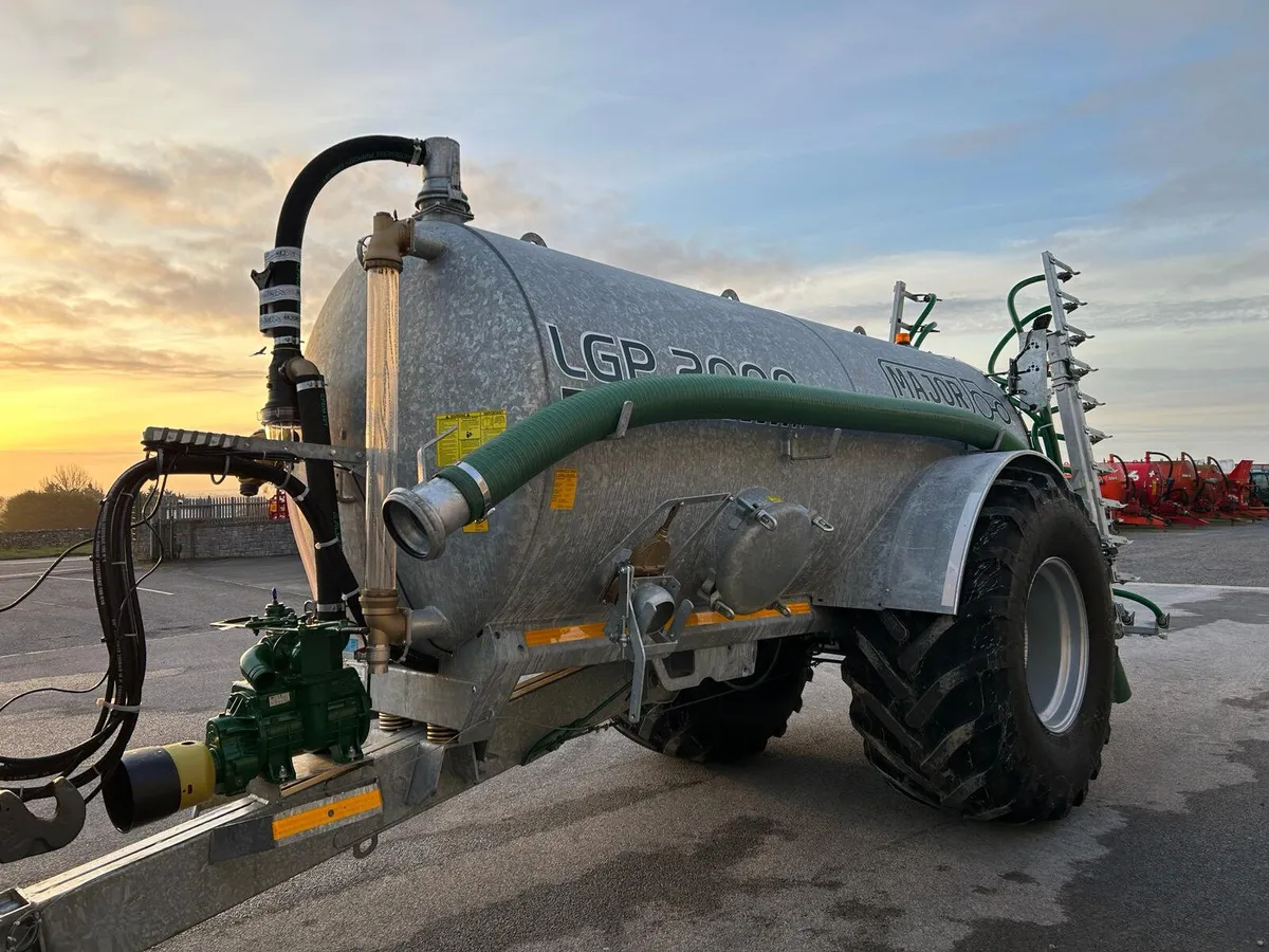 Major 2000 Gallon Tank Fitted 7.5M Trailing Shoe - Image 1