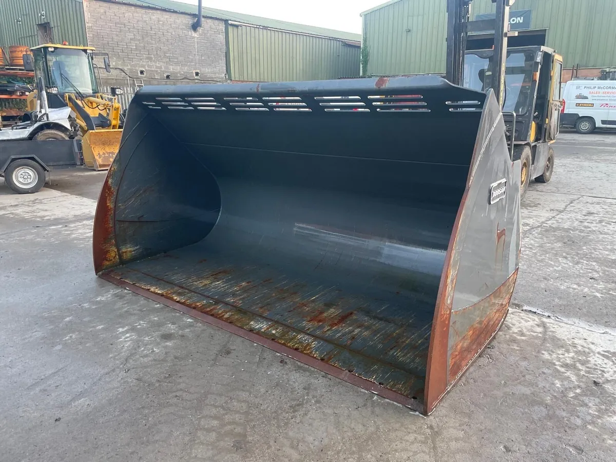 Loader bucket 5cbm suit Volvo L120 QH - Image 4