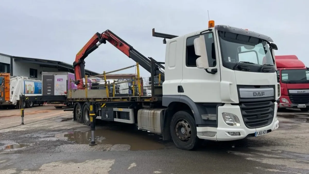 Palfinger 33002 rear mounted on CF DAF 440 - Image 2