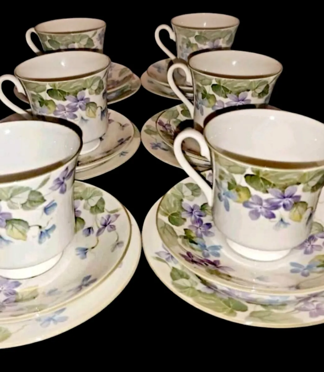 Queen's China Harewood 18pcs - Image 1