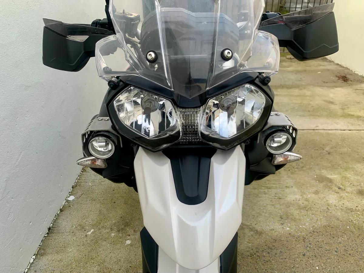 TRIUMPH TIGER 800. 2012. (LOW MILEAGE) - Image 4