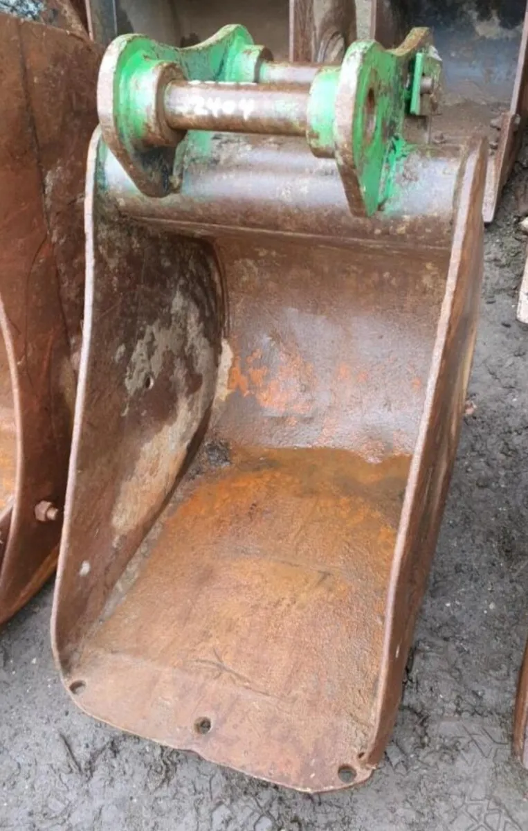 17'' digging bucket (45mm pins) - Image 1