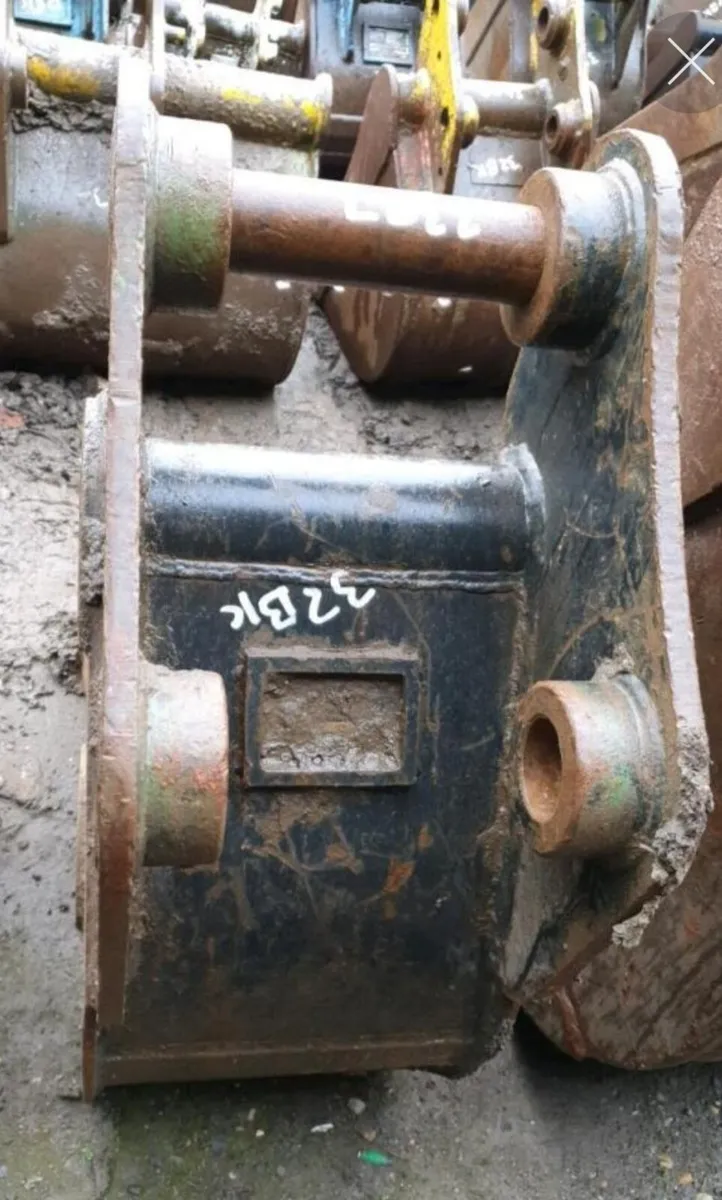 11'' digging bucket (45mm pins) - Image 2