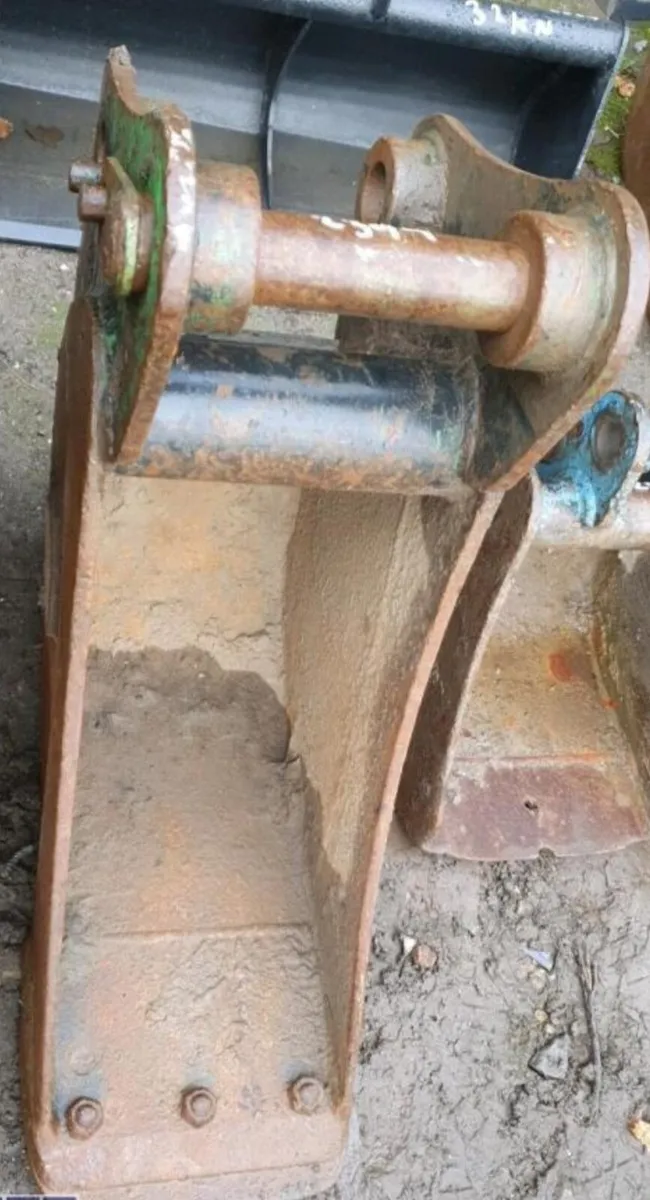 11'' digging bucket (45mm pins) - Image 1