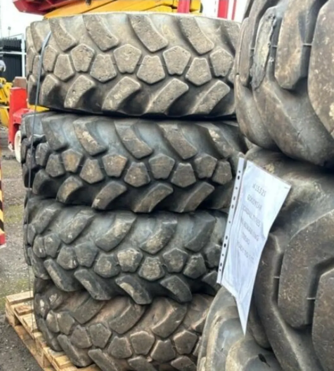 4 x JCB SITEMASTER loadall tyres (15.5 25) - Image 4