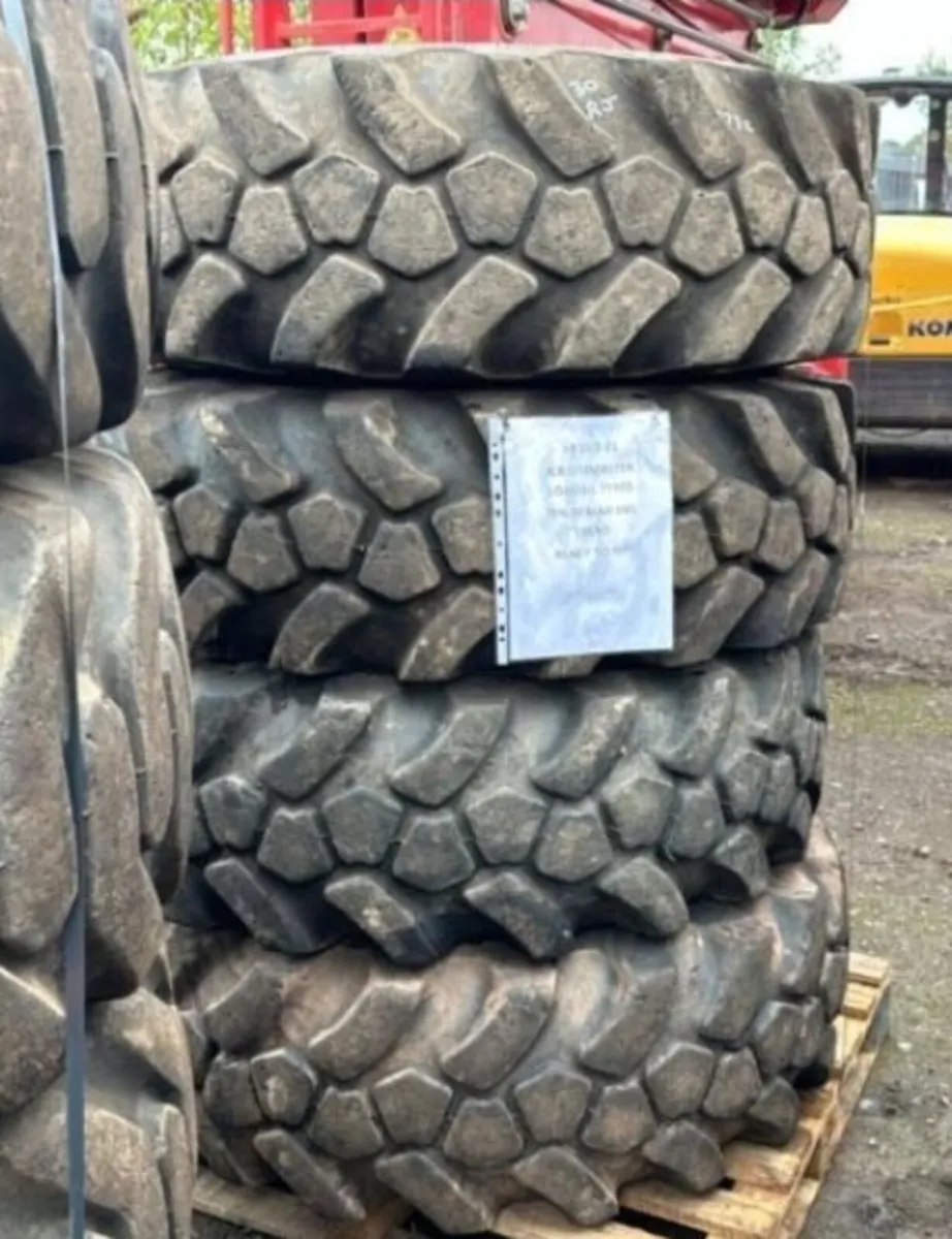 4 x JCB SITEMASTER loadall tyres (15.5 25) - Image 2