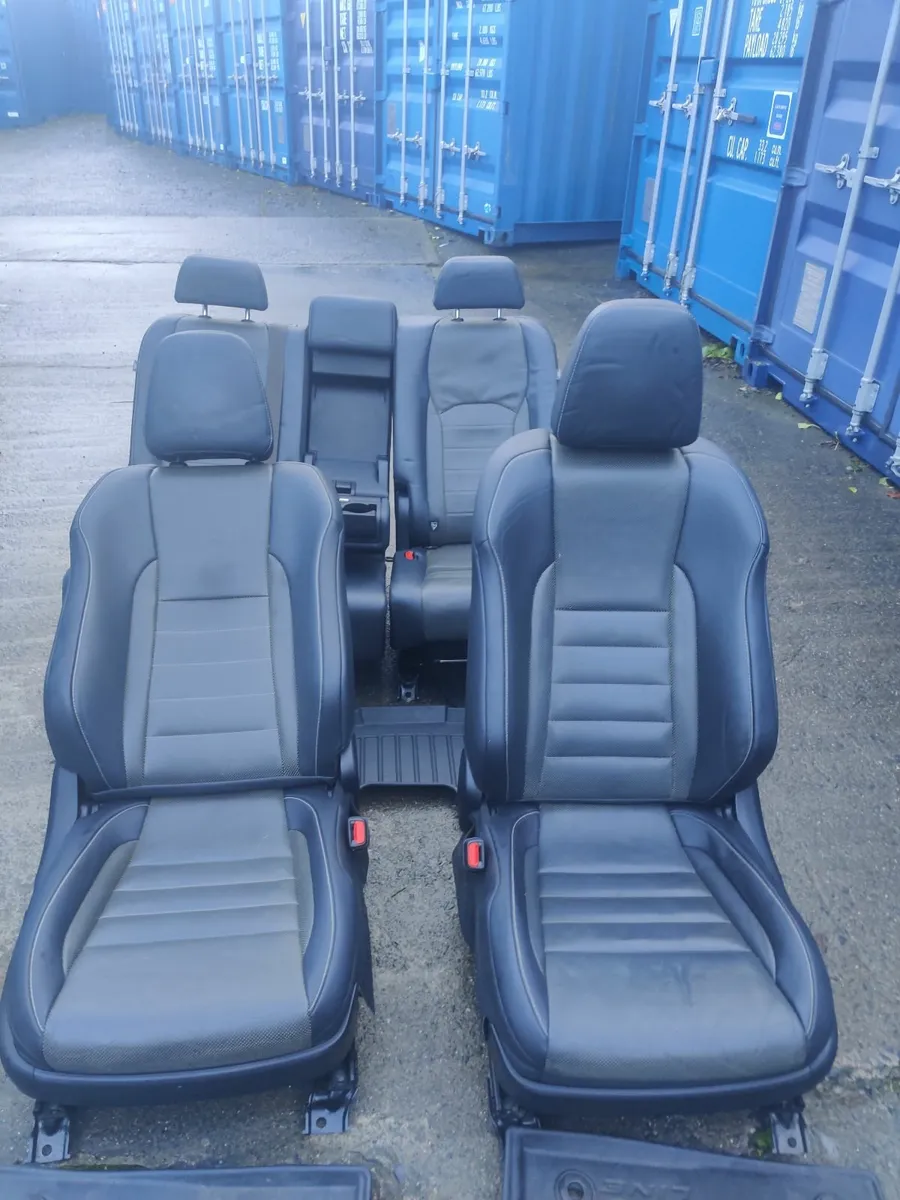 TOYOTA LANDCRUISER LWB SEATS 2010- - Image 1