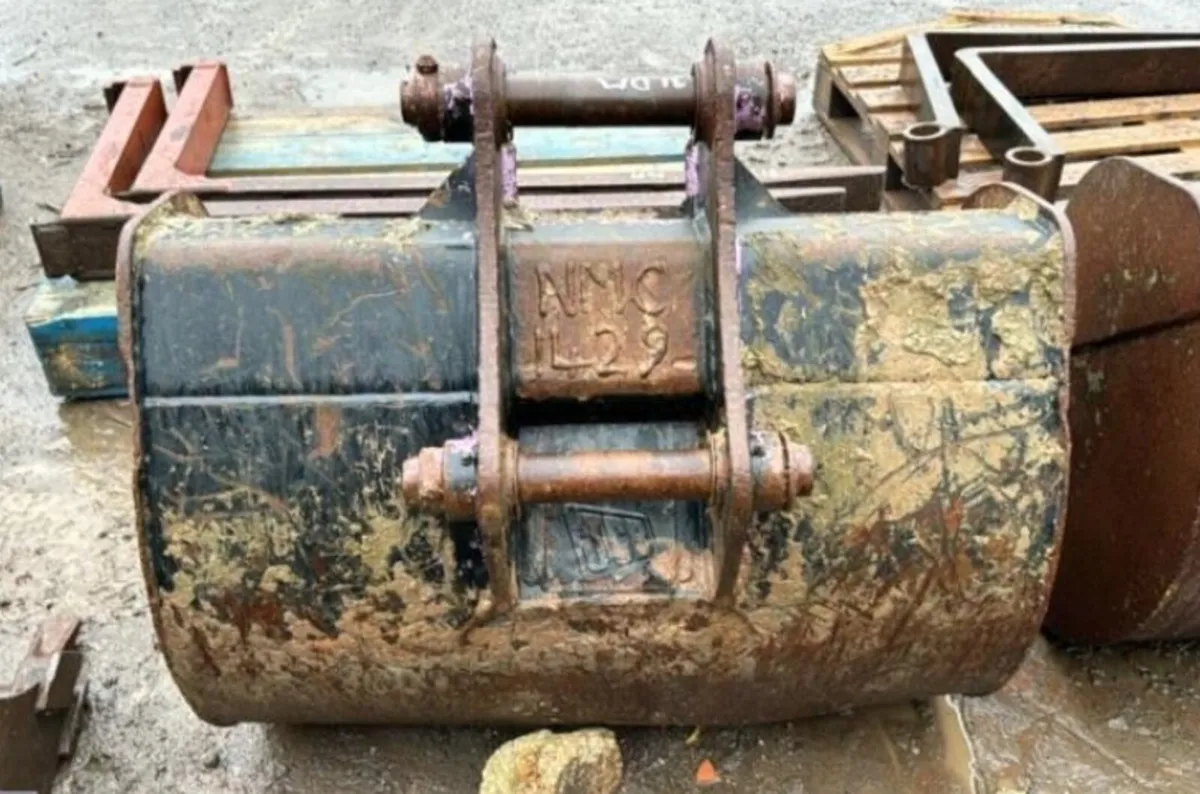 33'' digging bucket (45mm pins) - Image 2