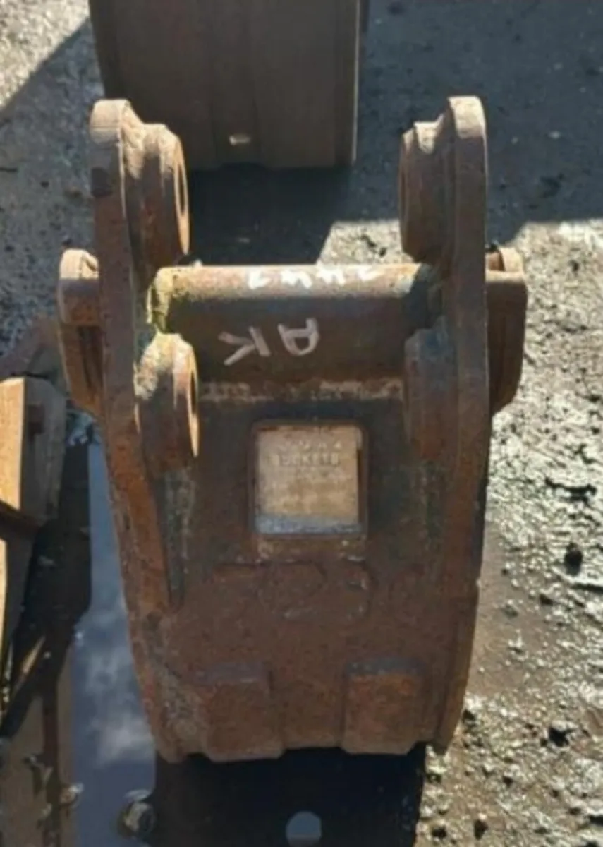 9'' digging bucket (25mm pins) - Image 2