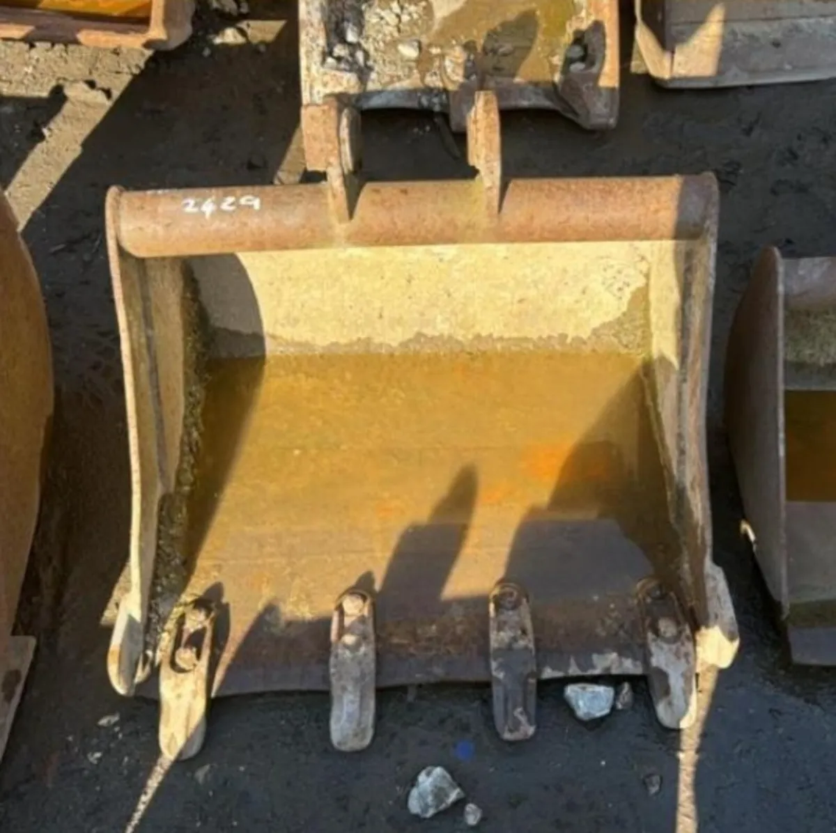 2ft digging bucket (35mm pins) - Image 1