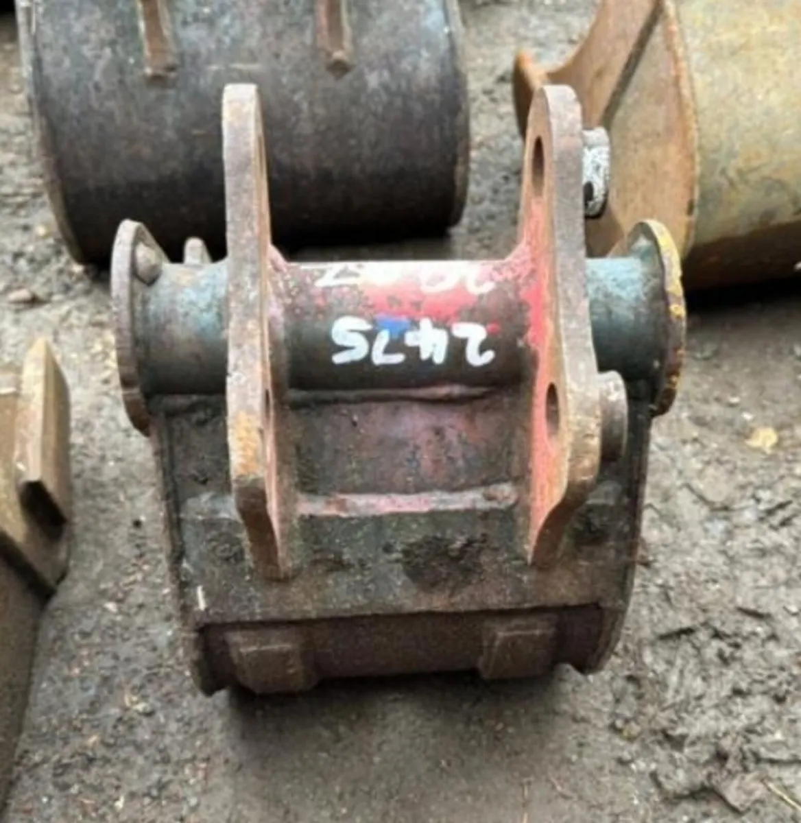 9'' digging bucket (25mm pins) - Image 2