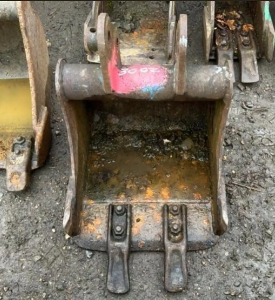 1ft digging bucket (25mm pins) - Image 1