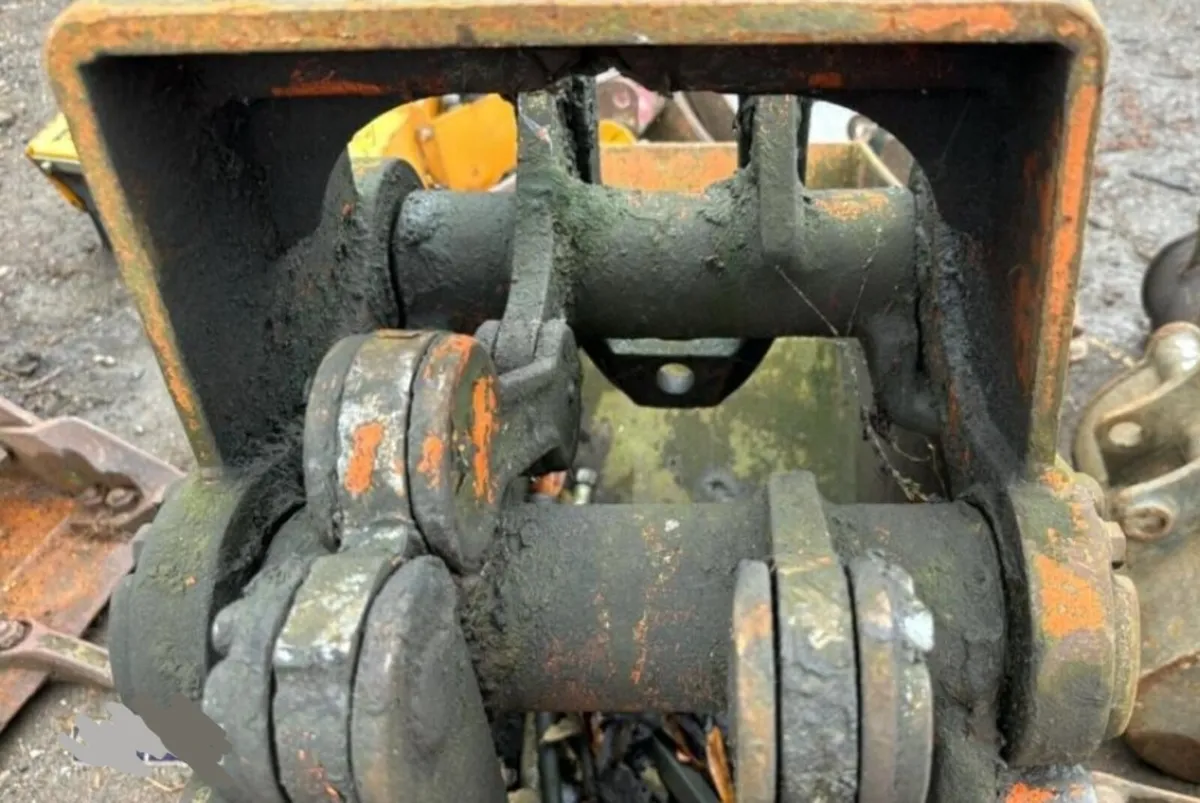 KINSHOFER clamshell grab bucket - Image 4