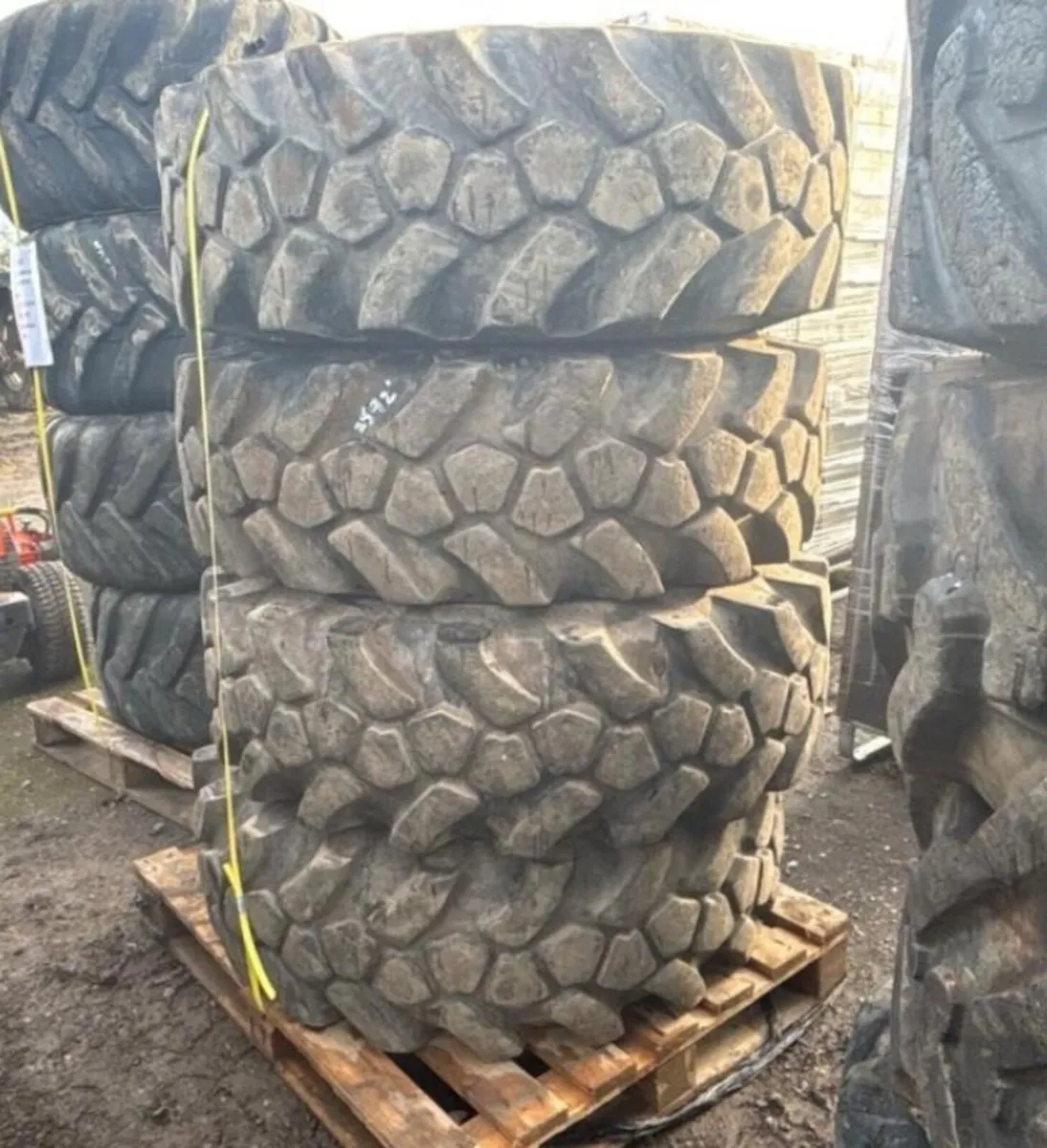4 x JCB SITEMASTER loadall tyres (15.5 25) - Image 1