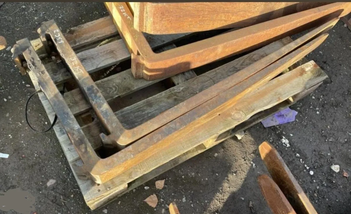 Pair of pallet Forks tines toes - Image 1