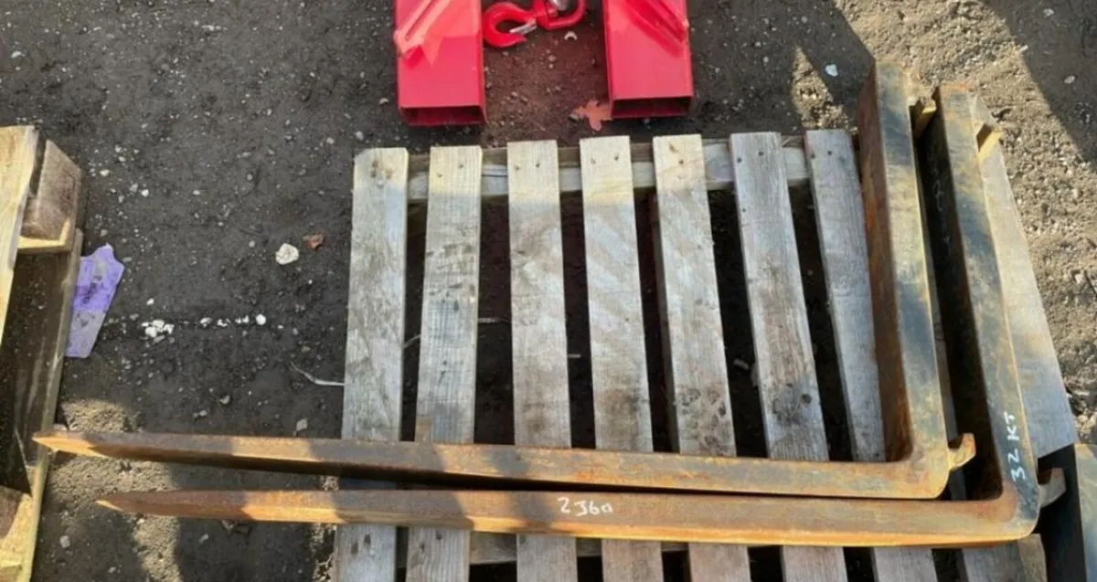Pair of pallet Forks tines toes - Image 1