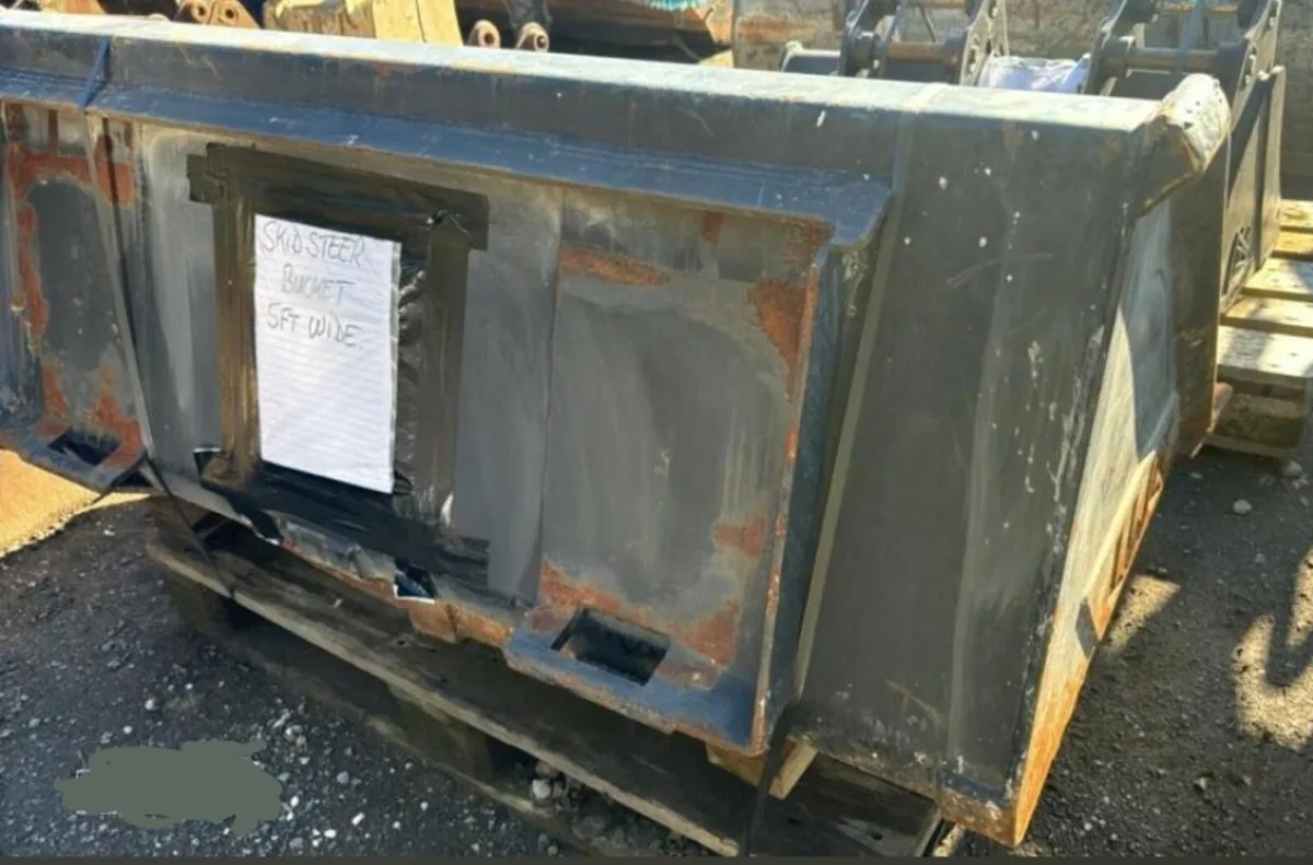 2021 LWC 5ft skid steer bucket curved cutting edge - Image 2