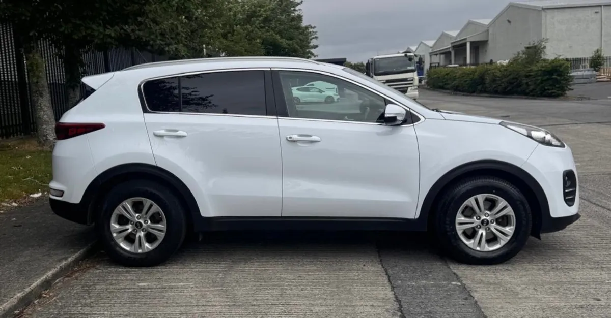 172 Kia Sportage Low Mileage Van - Image 3