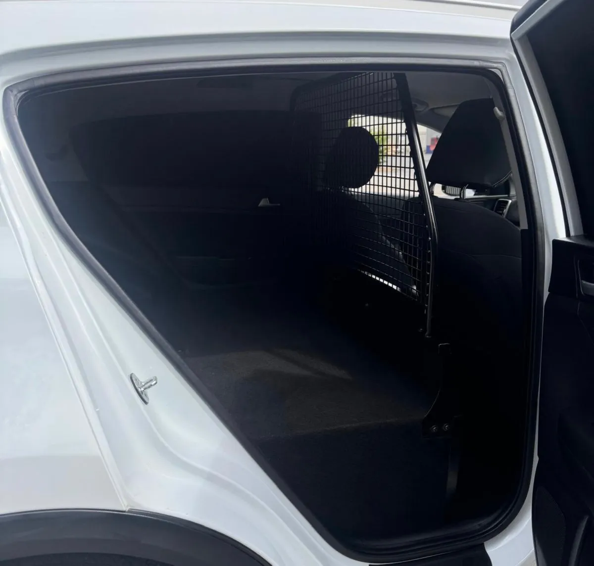 172 Kia Sportage Low Mileage Van - Image 4