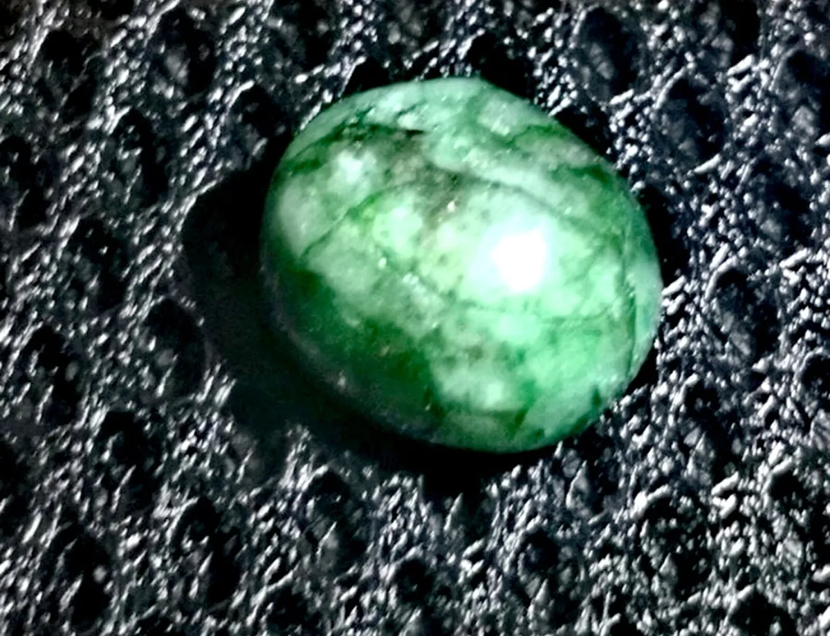 12.5ct natural Emerald with certificate - Image 1