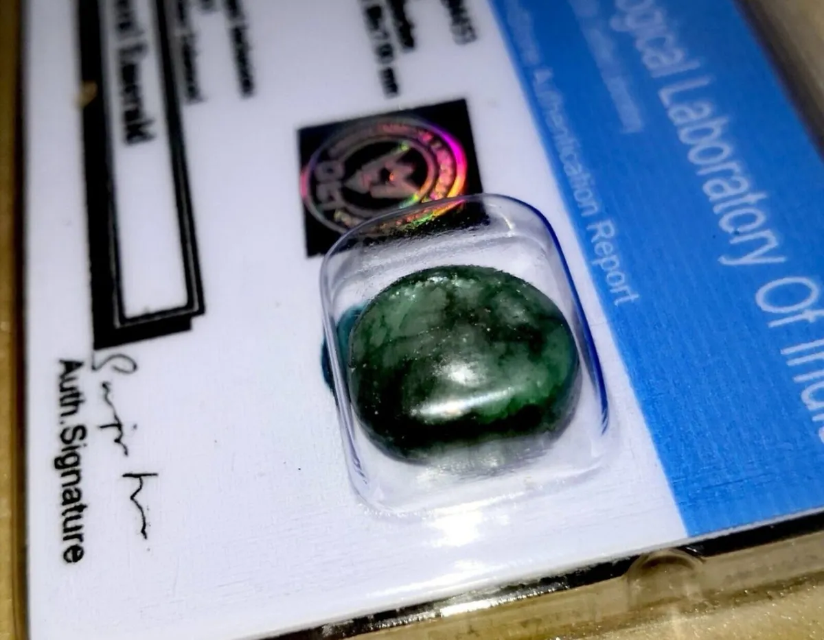 12.5ct natural Emerald with certificate - Image 3