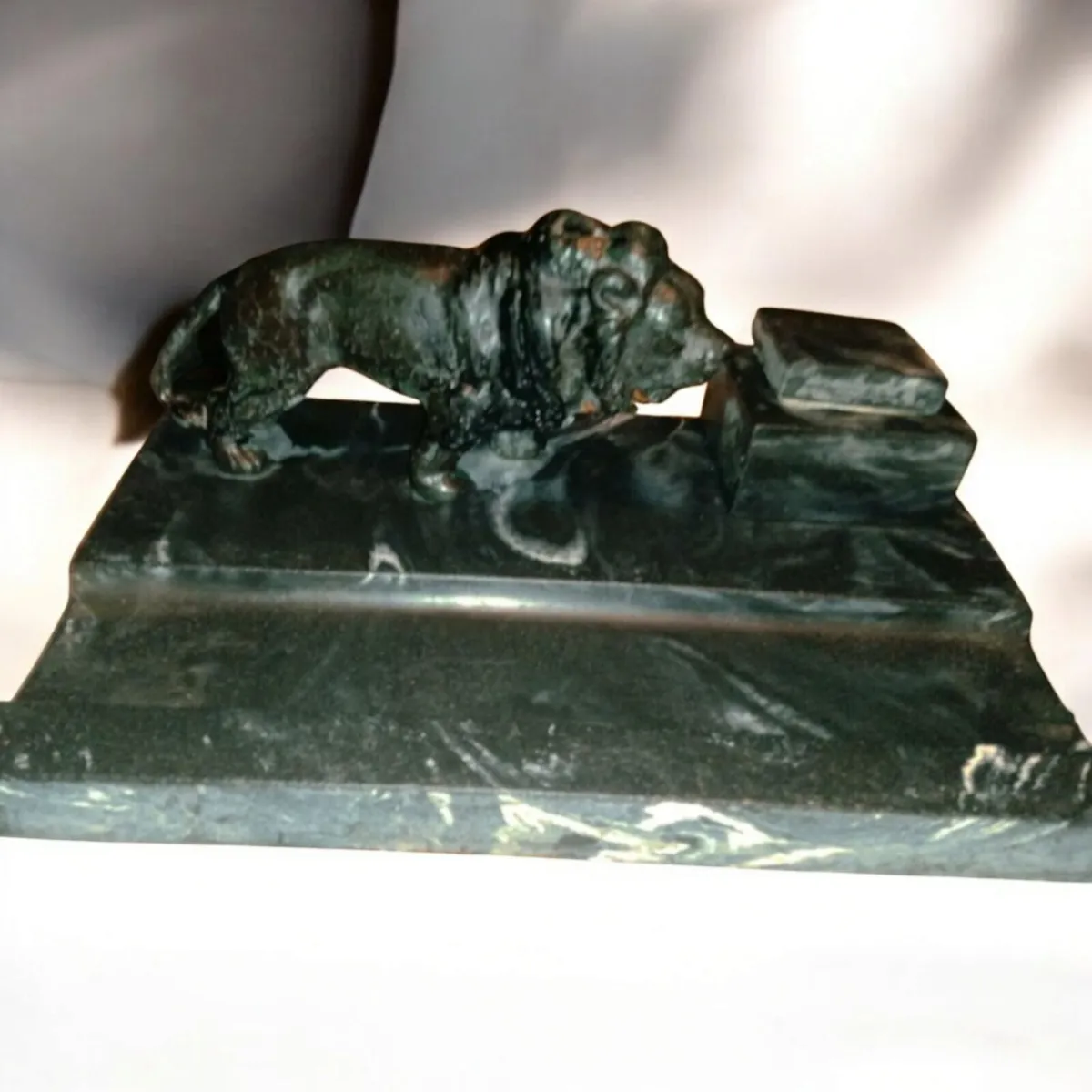 Antique black marble inkwell with lion - Image 1